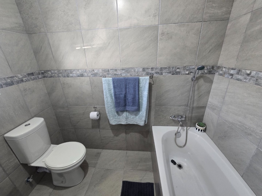2 Bedroom Property for Sale in Pelican Park Western Cape